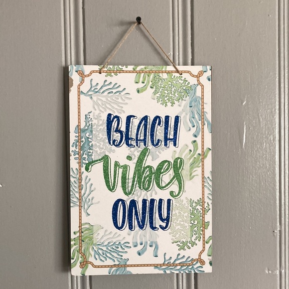NWT Blue & Green Glittered BEACH VIBES ONLY Wooden Decoration Sign w/ 🪸 - Picture 7 of 11